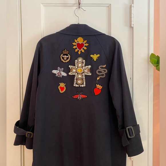 Embroidered black trench coat - one of a kind statement piece lovingly upcycled - Picture 5 of 8